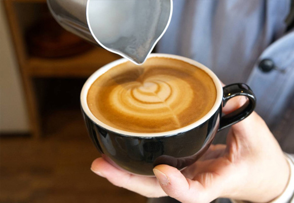 ラウンジでコーヒー