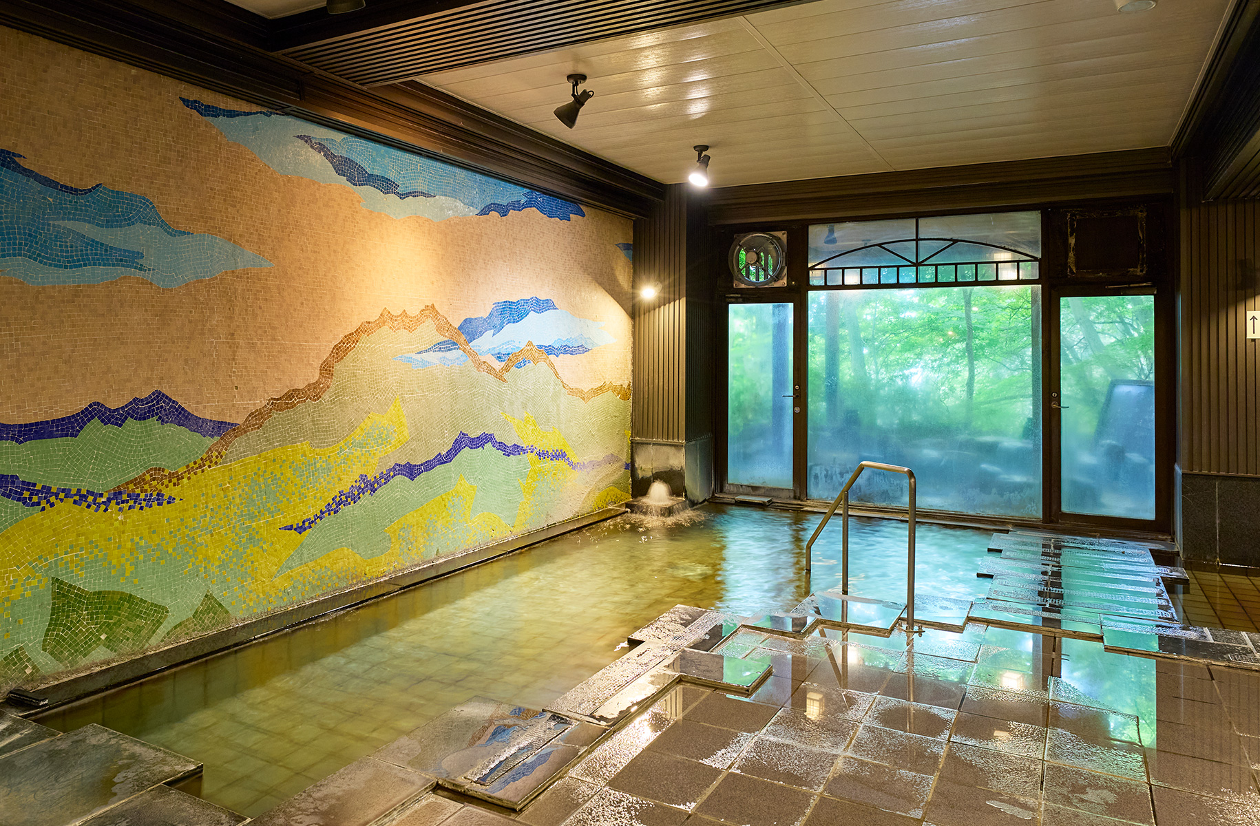 かみつけの湯｜壮大なタイル壁画の大浴場